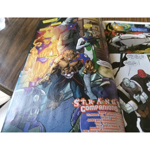 R.E.B.E.L.S. #9 (December 2009 DC Comics) - Picture 3 of 3